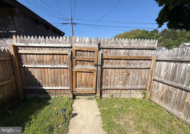 233 N 5TH ST, Newport, PA 17074