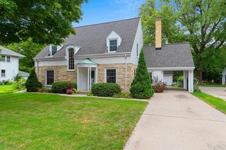 1015 S WEBSTER AVENUE, Green Bay, WI 54301