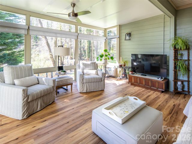 1916 Laurel Park Highway, Hendersonville, NC 28739