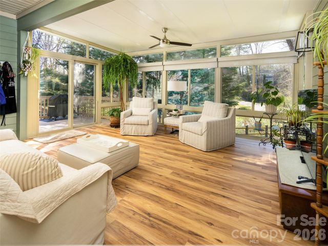 1916 Laurel Park Highway, Hendersonville, NC 28739