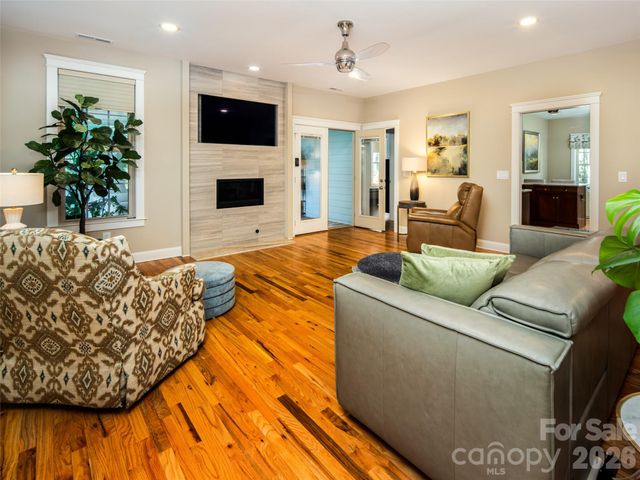 1916 Laurel Park Highway, Hendersonville, NC 28739