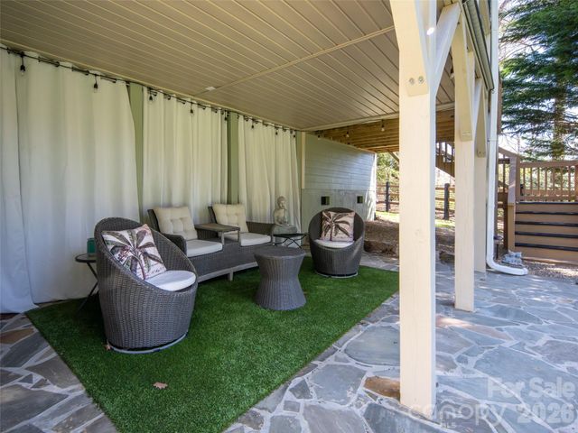 1916 Laurel Park Highway, Hendersonville, NC 28739