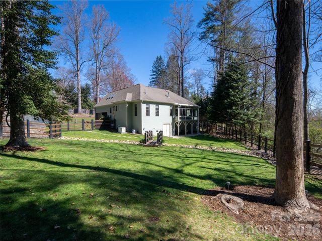 1916 Laurel Park Highway, Hendersonville, NC 28739