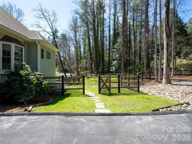 1916 Laurel Park Highway, Hendersonville, NC 28739