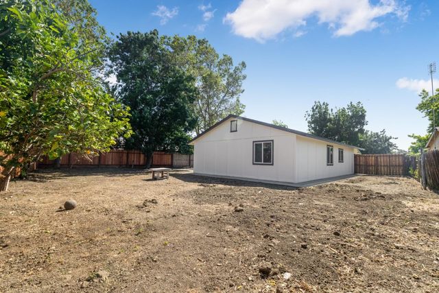 101 Recht Street, Hollister, CA 95023