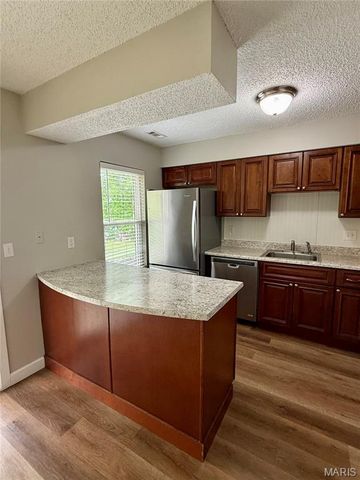 2279 Highland Hill Drive H, St Peters, MO 63376