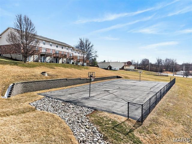 2279 Highland Hill Drive H, St Peters, MO 63376