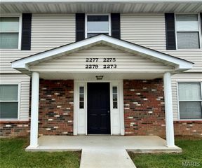 2279 Highland Hill Drive H, St Peters, MO 63376