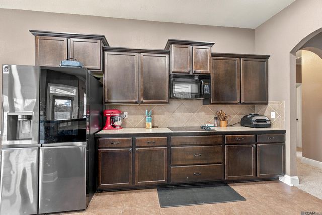 30889 Creek Valley Dr, Denham Springs, LA 70726