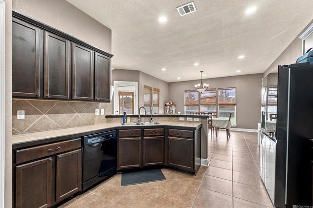 30889 Creek Valley Dr, Denham Springs, LA 70726