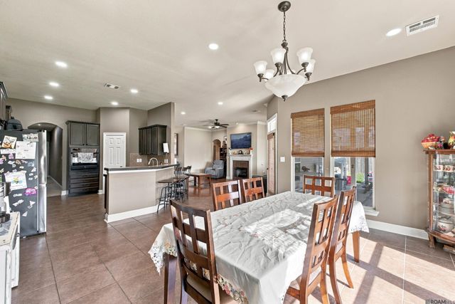 30889 Creek Valley Dr, Denham Springs, LA 70726