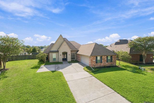 30889 Creek Valley Dr, Denham Springs, LA 70726