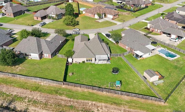30889 Creek Valley Dr, Denham Springs, LA 70726