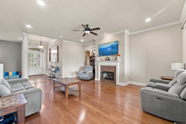 30889 Creek Valley Dr, Denham Springs, LA 70726