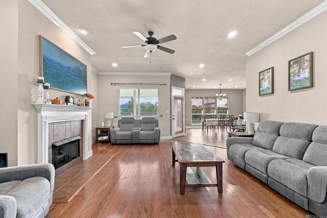 30889 Creek Valley Dr, Denham Springs, LA 70726