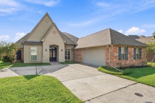30889 Creek Valley Dr, Denham Springs, LA 70726