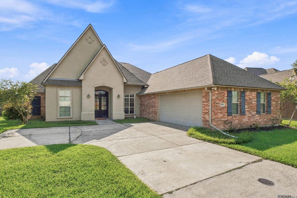 30889 Creek Valley Dr, Denham Springs, LA 70726