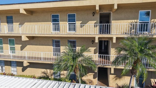 225 COUNTRY CLUB DRIVE D239, Largo, FL 33771