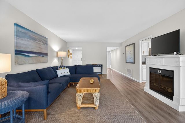 225 COUNTRY CLUB DRIVE D239, Largo, FL 33771