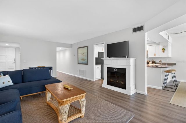 225 COUNTRY CLUB DRIVE D239, Largo, FL 33771