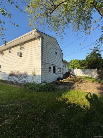 5 Skellington Road, Plainview, NY 11803