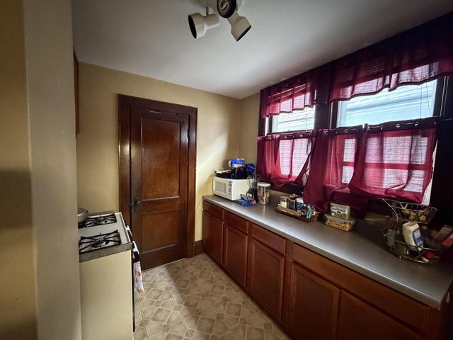 1565 S 57th STREET, West Allis, WI 53214