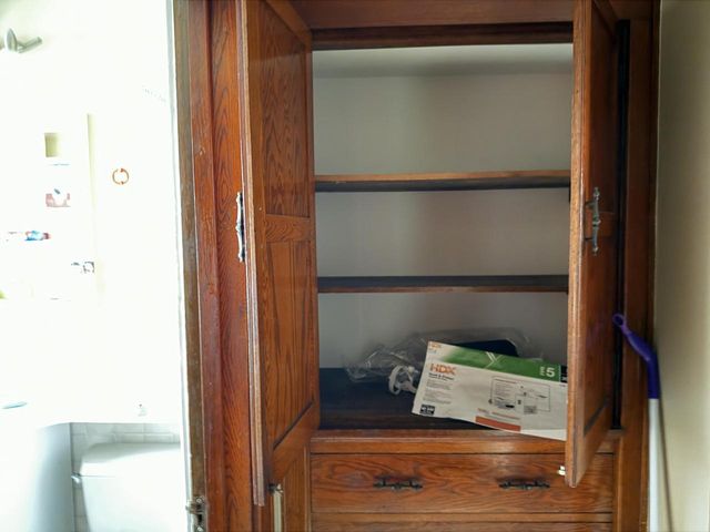 1565 S 57th STREET, West Allis, WI 53214