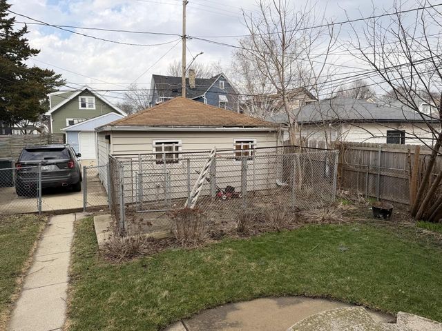 1565 S 57th STREET, West Allis, WI 53214