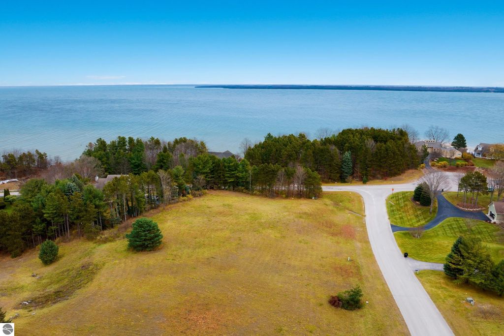 Image 6 of property listing at 12251 E Spinnaker Lane, Suttons Bay, MI 49682