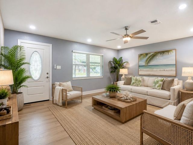 730 E 9TH STREET, Apopka, FL 32703