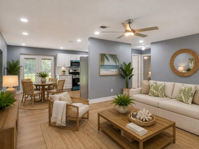 730 E 9TH STREET, Apopka, FL 32703