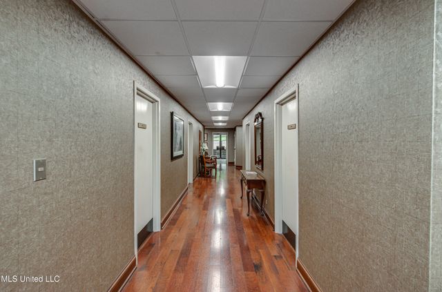 4735 Old Canton Road, 108, Jackson, MS 39211