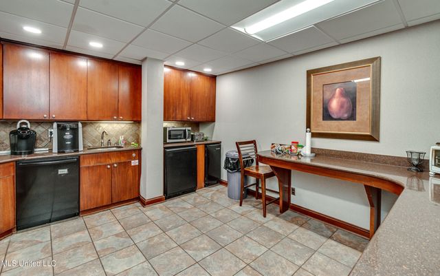 4735 Old Canton Road, 108, Jackson, MS 39211