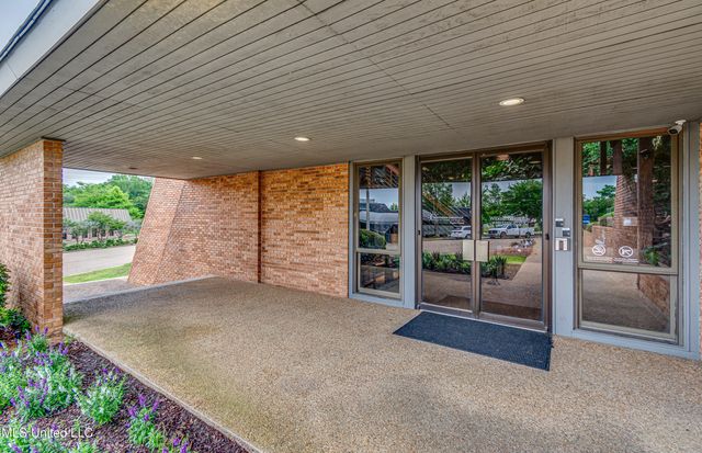 4735 Old Canton Road, 108, Jackson, MS 39211