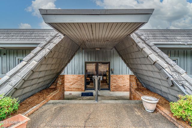 4735 Old Canton Road, 108, Jackson, MS 39211