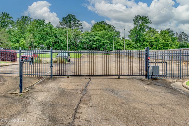 4735 Old Canton Road, 108, Jackson, MS 39211