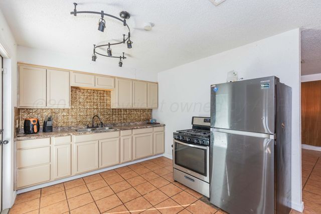 902 GARDENIA Street, Amarillo, TX 79107