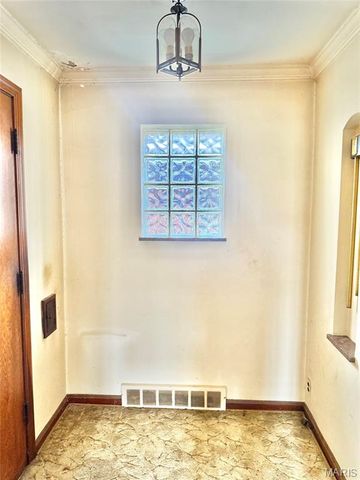 1615 Veronica Avenue, St Louis, MO 63147