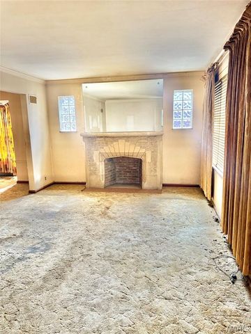 1615 Veronica Avenue, St Louis, MO 63147