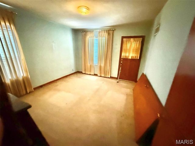 1615 Veronica Avenue, St Louis, MO 63147