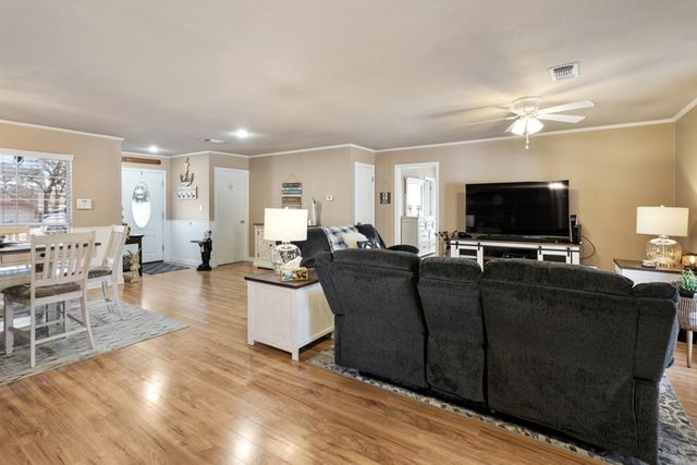 107 Camino Robles Street, Gun Barrel City, TX 75156
