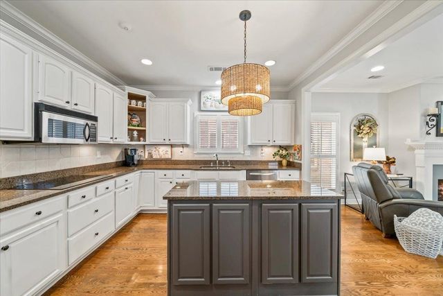 1975 E ARDEN OAKS DR, Germantown, TN 38139