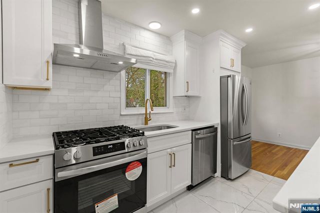 32 Beechwood Road, Cresskill, NJ 07626