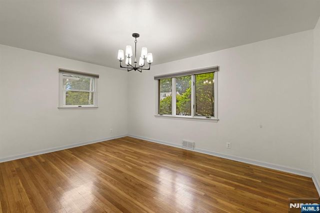 32 Beechwood Road, Cresskill, NJ 07626
