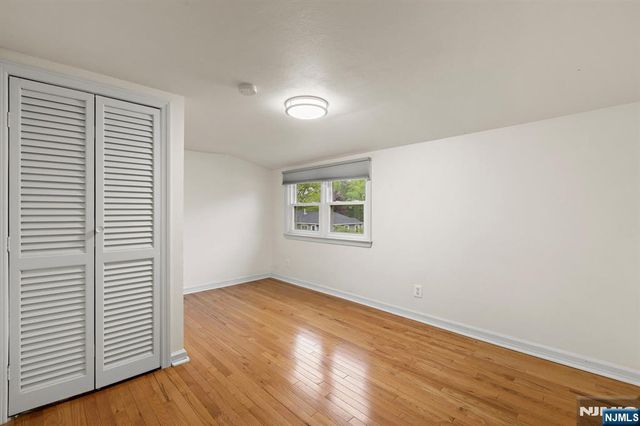 32 Beechwood Road, Cresskill, NJ 07626