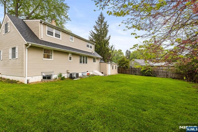 32 Beechwood Road, Cresskill, NJ 07626