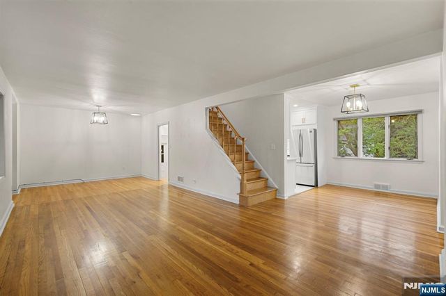 32 Beechwood Road, Cresskill, NJ 07626