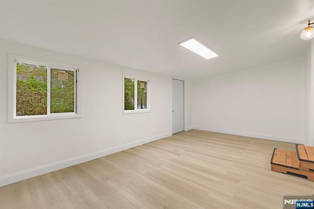 32 Beechwood Road, Cresskill, NJ 07626