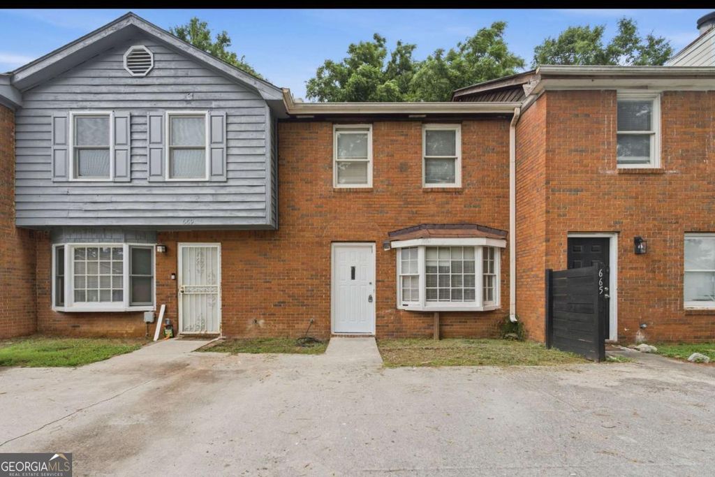 667 Hunting Creek Lane SE, Conyers, GA 30013
