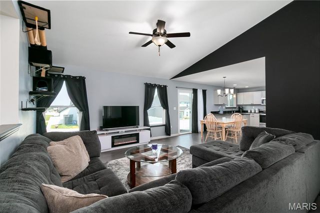 505 Lakewood Drive, Moscow Mills, MO 63362